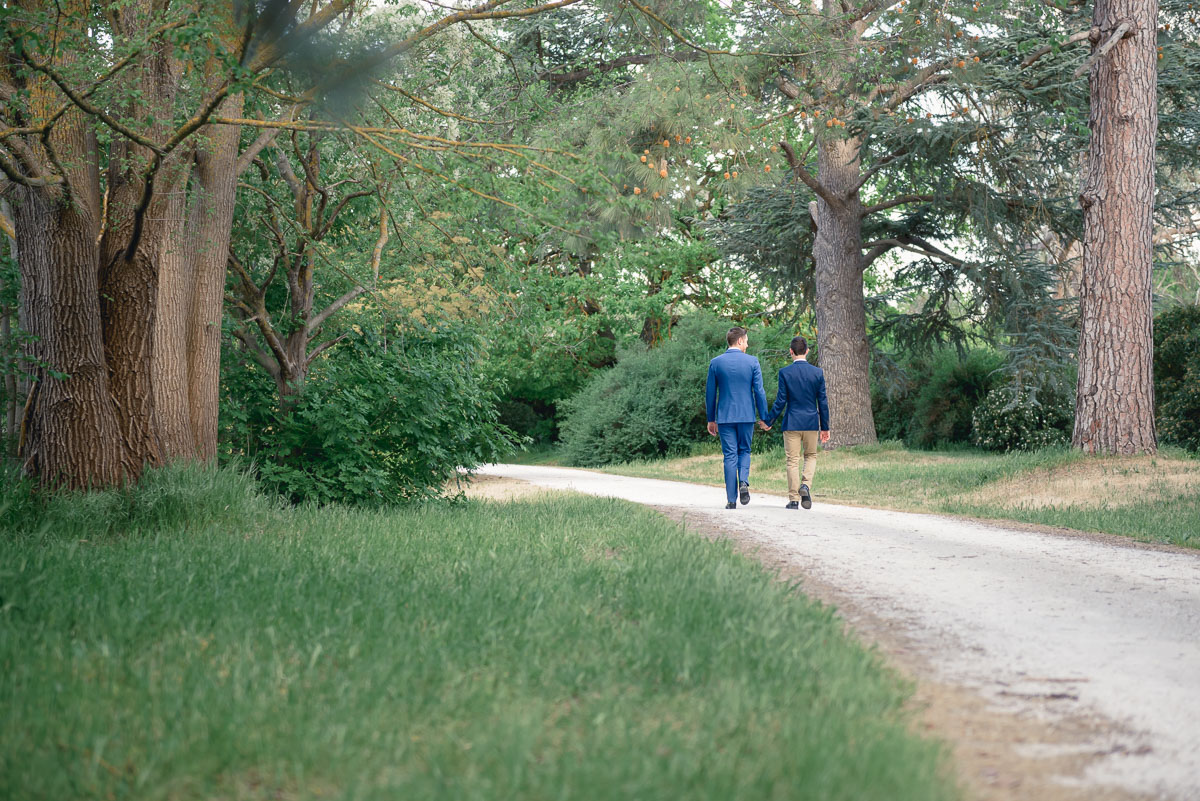 same sex wedding photo at collingrove homestead