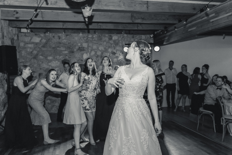 bouquet toss