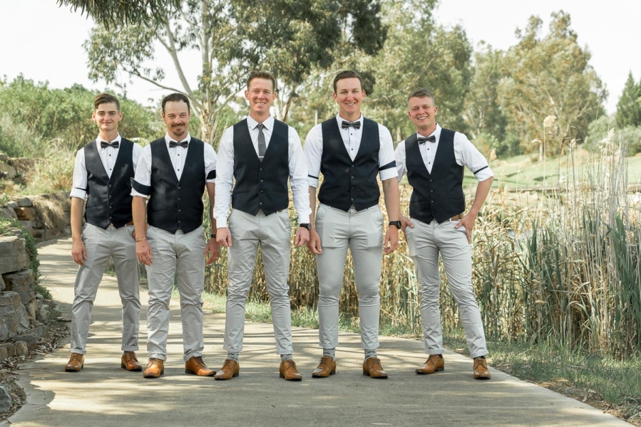 wedding photo of groomsmen