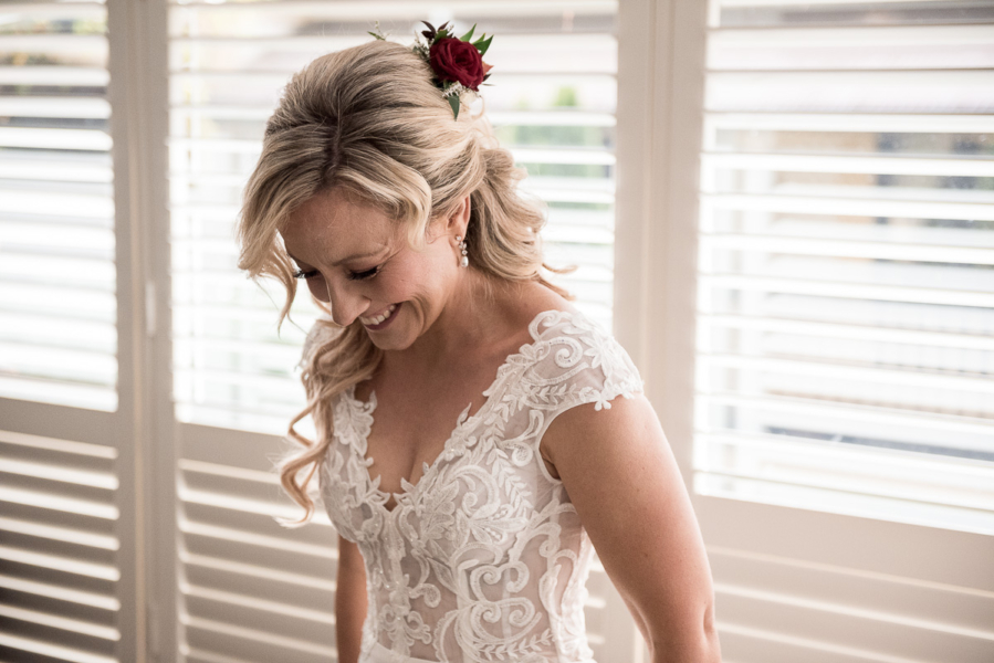 bride laughing by adelaide wedding pjhptographers wison and lewis