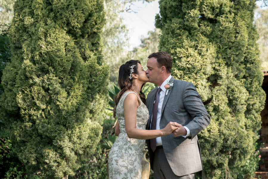 the wedding couple elope in Adelaide