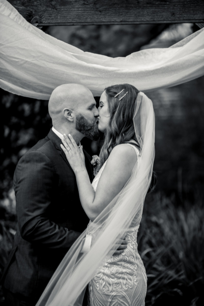 sophie and scott are married in Mc Laren Vale